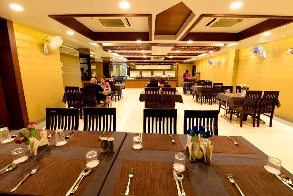 Hotel Jataka Inn Bodh Gaya Exteriör bild