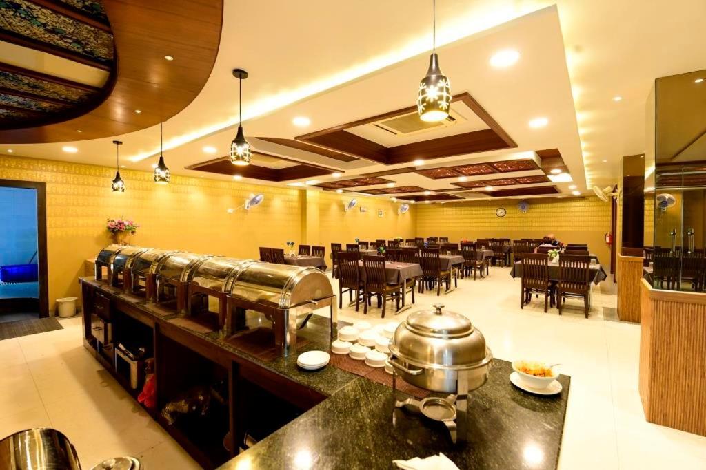 Hotel Jataka Inn Bodh Gaya Exteriör bild