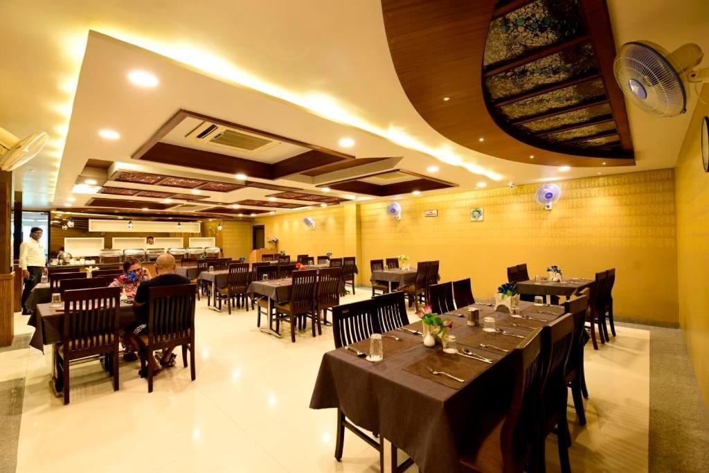 Hotel Jataka Inn Bodh Gaya Exteriör bild